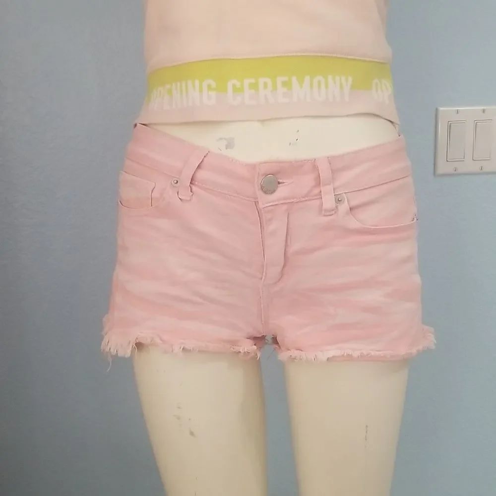 PinkβfringeΒ shortsβ